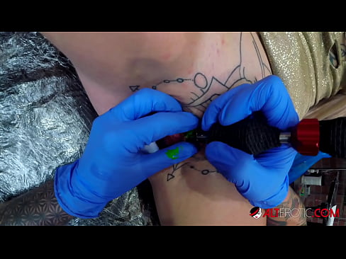 ❤️ Fìor tattooed hottie Sully Savage fhuair tattoo air a clitoris ️ Gnè càileachd leinn gd.marketapp.top